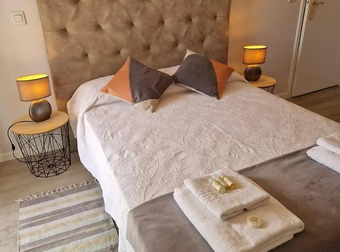 Lovely דירה פונשל